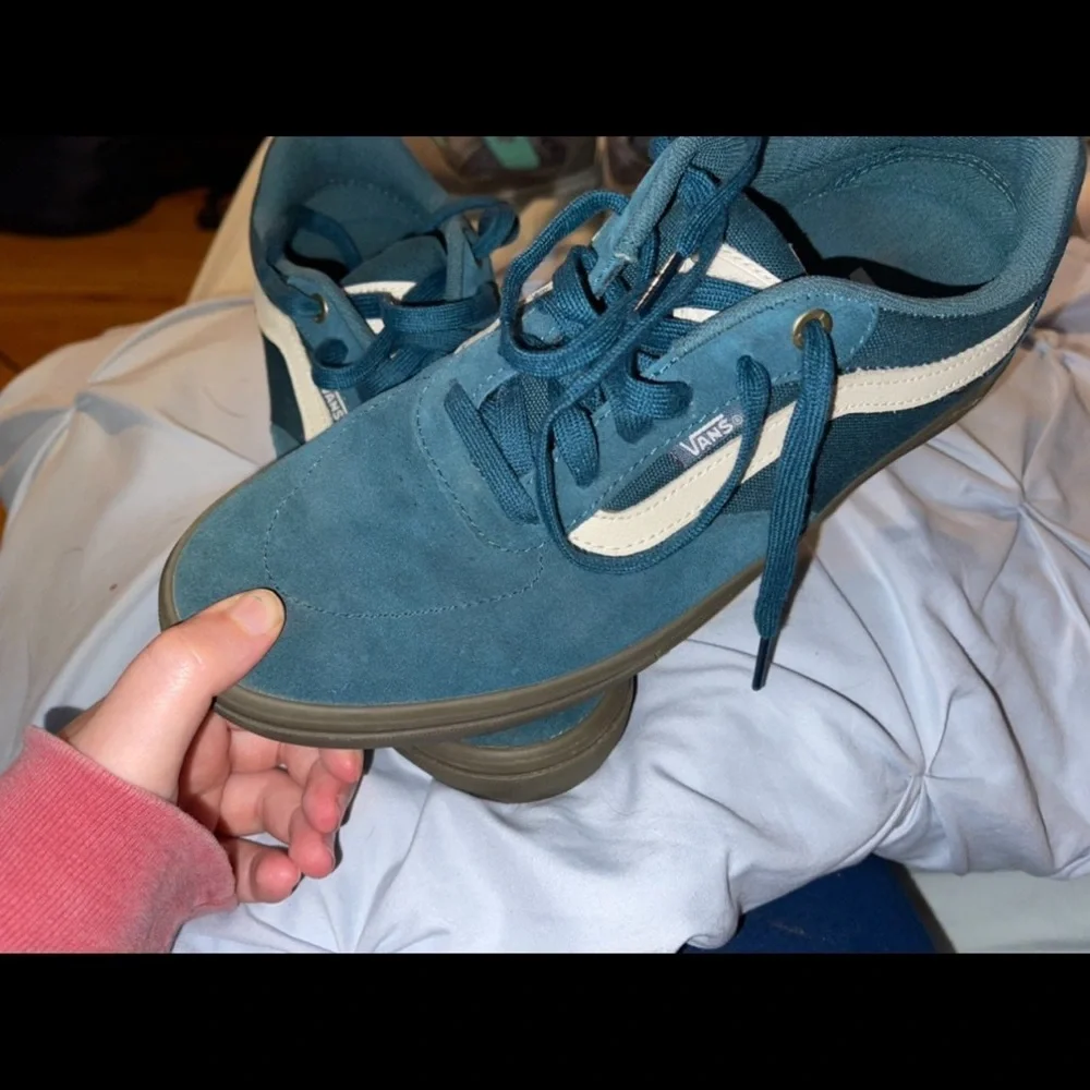 Vans - Picture 1 of 6